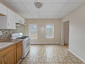 27 W 4th St in Lowell, MA - Building Photo - Building Photo