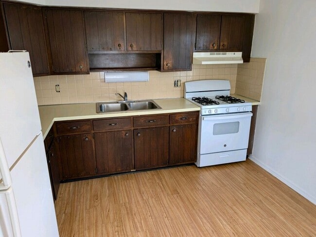 654 W Main St