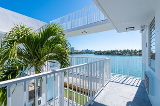 Normandy Cove in Miami Beach, FL - Building Photo - Building Photo