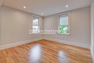 147 Boston St, Unit 2 in Boston, MA - Foto de edificio - Building Photo