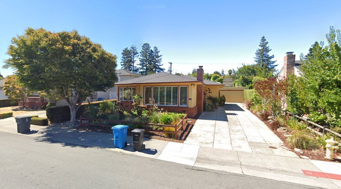 548 Maple St in San Mateo, CA - Building Photo