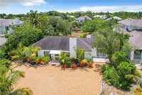 650 S Golf Dr in Naples, FL - Foto de edificio - Building Photo