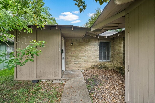 property at 3307 Scotch Moss Ln