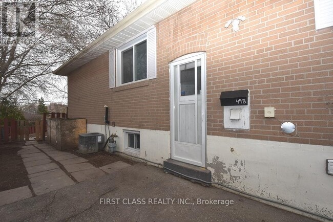 49 Longford Dr in Newmarket, ON - Building Photo - Building Photo