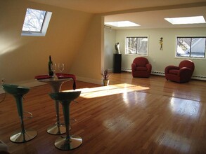 10 Evergreen Ave, Unit 3 in Somerville, MA - Foto de edificio - Building Photo