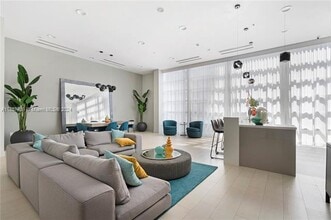 665 NE 25th St, Unit 2505 in Miami, FL - Building Photo - Building Photo