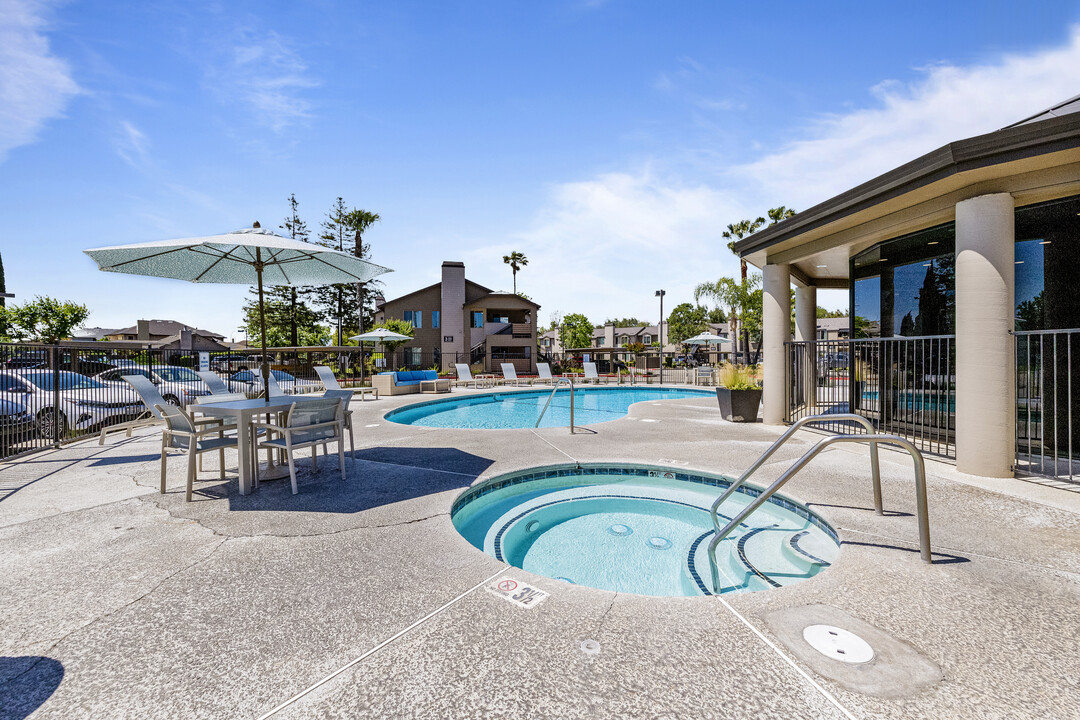 The Fountains in Lodi, CA - Building Photo