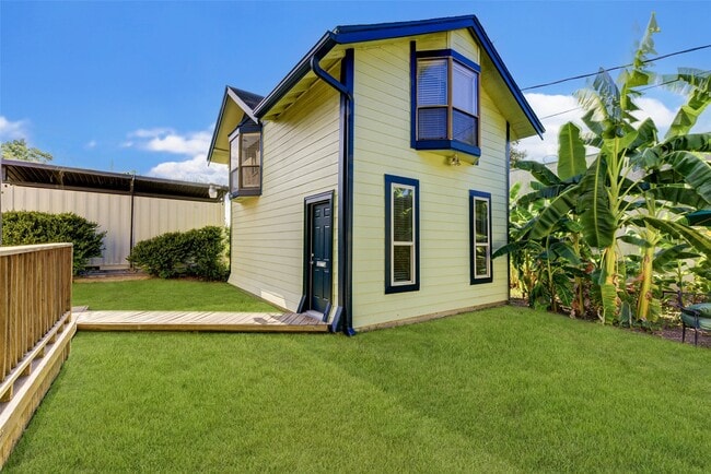 property at 1516 Bonnie Brae St