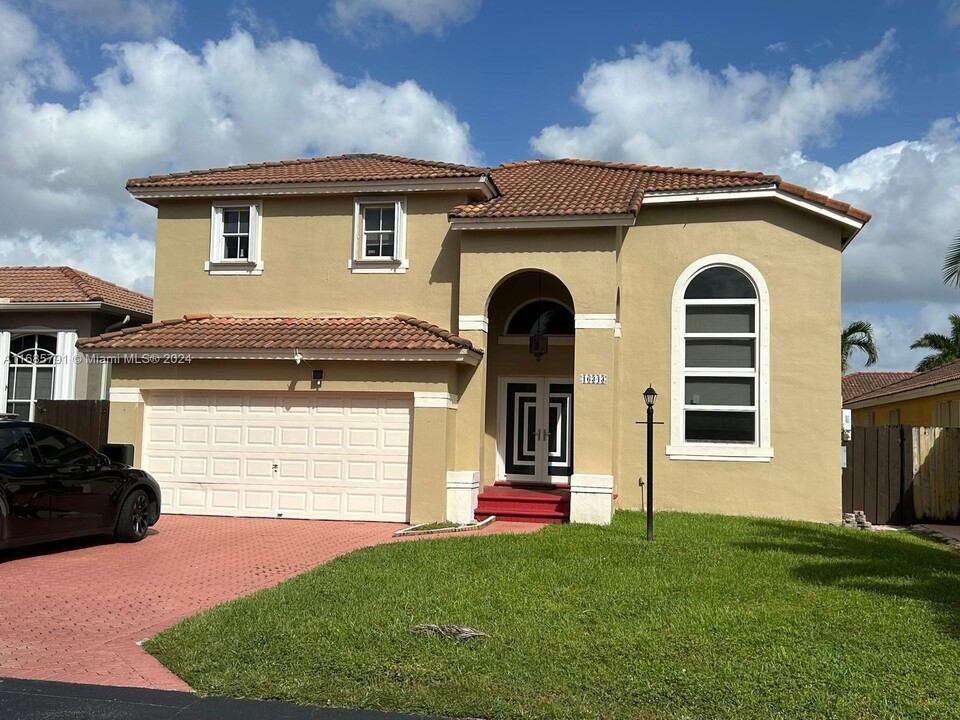 16343 SW 95th Ln in Miami, FL - Foto de edificio