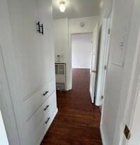 121 N Atlantic Blvd, Unit APT D in Alhambra, CA - Building Photo