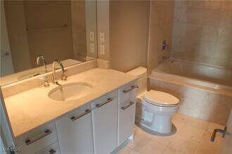 222 Karen Ave in Las Vegas, NV - Building Photo - Building Photo