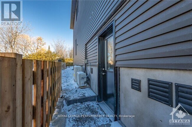 1377 St. Jean St in Ottawa, ON - Building Photo - Building Photo
