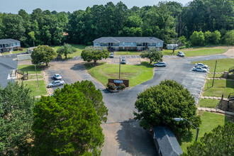 Oak Creek Apartments in Jackson, MS - Foto de edificio - Building Photo