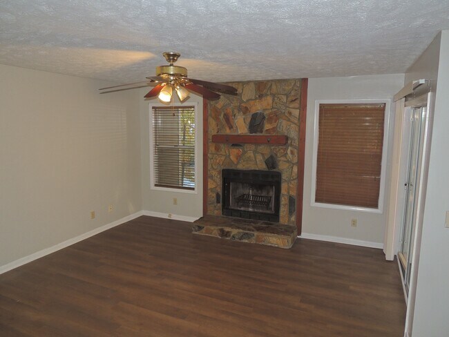 1018 Wood Creek Dr in Fayetteville, NC - Building Photo - Building Photo