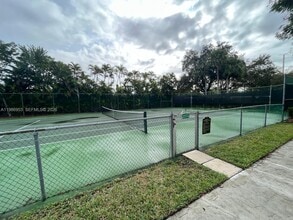 5570 SW 70th Pl S in Miami, FL - Building Photo - Building Photo