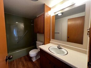 12 Green Mountain Dr in Iowa City, IA - Building Photo - Building Photo