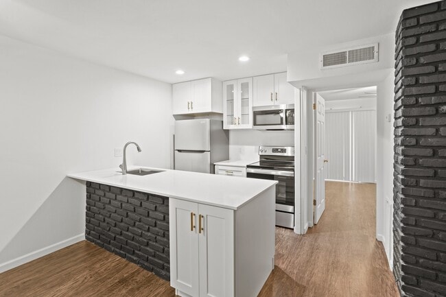 property at 2121 Fountain View Dr