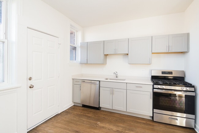 6579 N Lakewood Ave in Chicago, IL - Building Photo - Building Photo