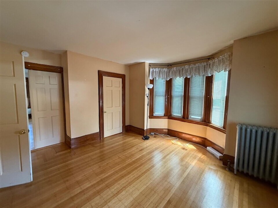 26 Otis St, Unit 1 in Somerville, MA - Foto de edificio