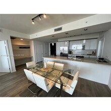 999 SW 1st Ave in Miami, FL - Building Photo - Building Photo
