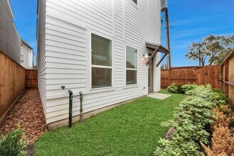 7502 B Carver Rd in Houston, TX - Building Photo - Building Photo