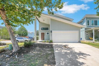 7408 Brynner St in Austin, TX - Foto de edificio - Building Photo