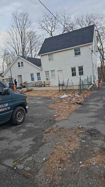 2 Second Ave in Nanuet, NY - Building Photo