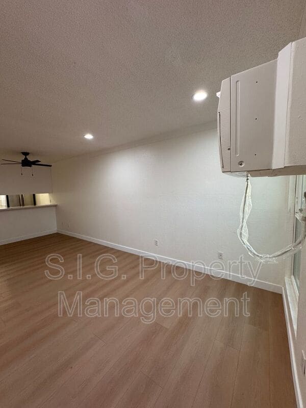 10635 Sherman Grove Ave in Los Angeles, CA - Building Photo - Building Photo