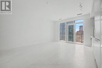 308 Jarvis St in Toronto, ON - Building Photo - Building Photo