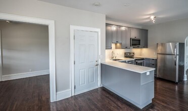 979 Marshall Ave in St. Paul, MN - Foto de edificio - Building Photo