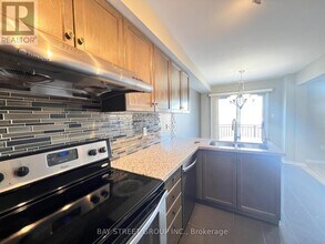 63 Royal Chapin Crescent in Richmond Hill, ON - Building Photo - Building Photo