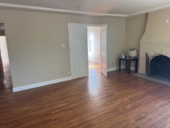10821 Otsego St in North Hollywood, CA - Foto de edificio - Building Photo