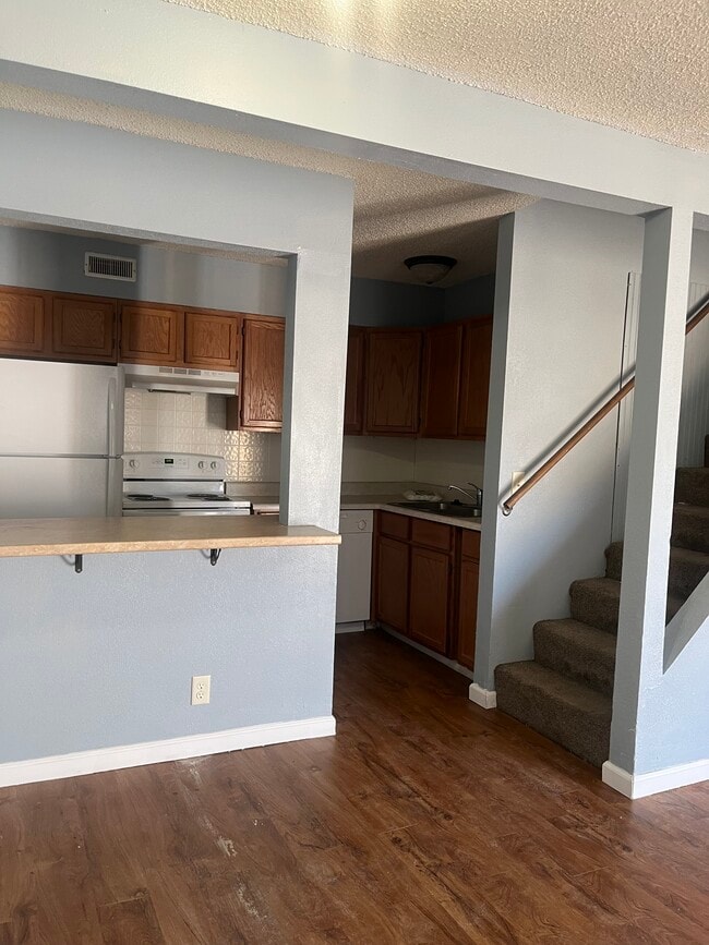 2219 Prairie St, Unit 2223 in Emporia, KS - Foto de edificio - Building Photo