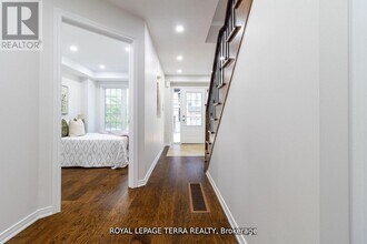 8 Graywardine Ln in Ajax, ON - Building Photo - Building Photo
