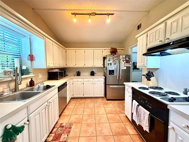 4220 John Ct in Flower Mound, TX - Building Photo