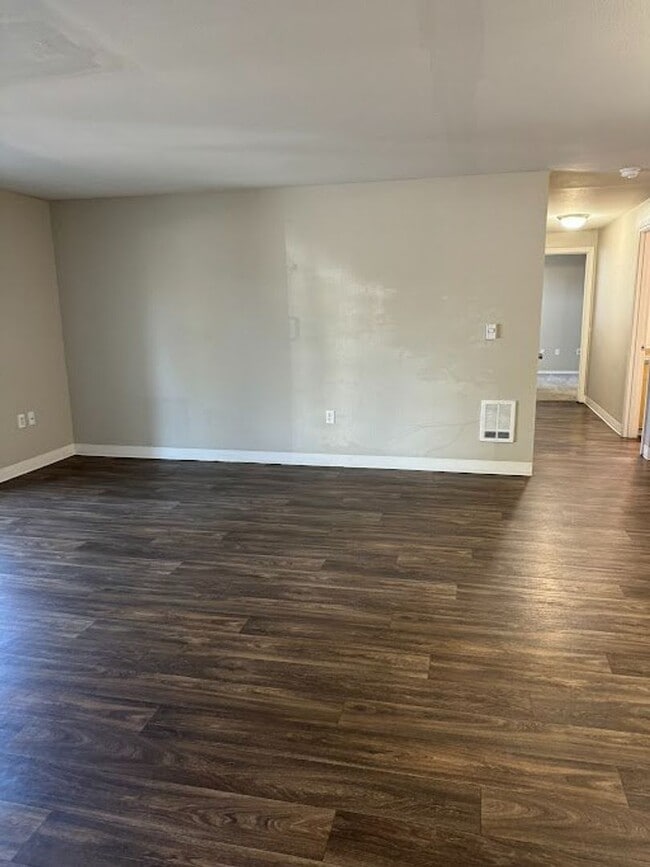 16936 SE Powell Blvd in Portland, OR - Building Photo - Building Photo