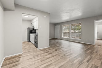Stratton in Arlington, TX - Building Photo - Interior Photo
