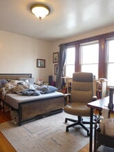 821 Parker St, Unit 2 in Boston, MA - Foto de edificio - Building Photo