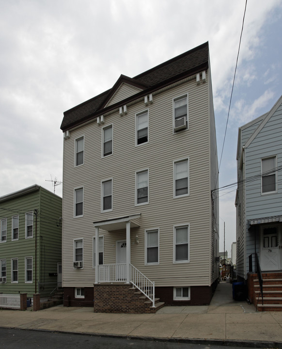 78 E 27th St in Bayonne, NJ - Building Photo