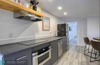 904 NE 17th Terrace, Unit 2 in Fort Lauderdale, FL - Building Photo - Building Photo