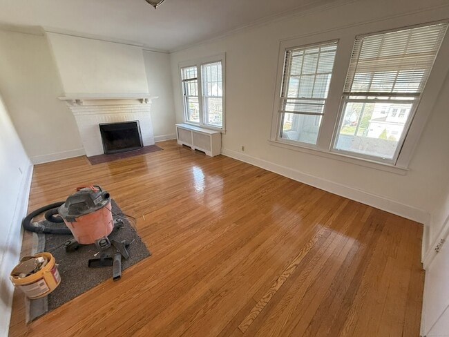 89 Maplewood Ave, Unit 2 in West Hartford, CT - Building Photo - Building Photo