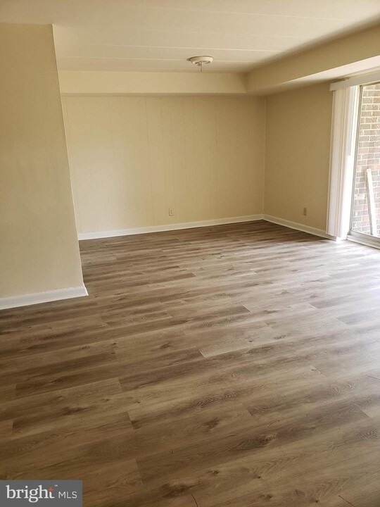 6011 Emerson St-Unit -109 in Bladensburg, MD - Building Photo