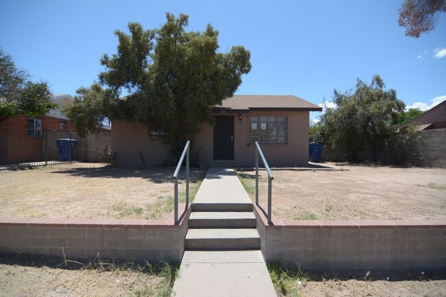 property at 616 E Linden St