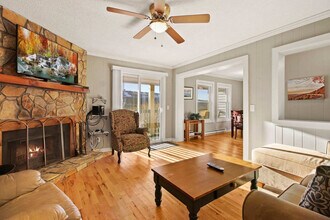 301 Pinnacle Inn Rd in Beech Mountain, NC - Foto de edificio - Building Photo