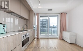 130 River St in Toronto, ON - Building Photo - Building Photo