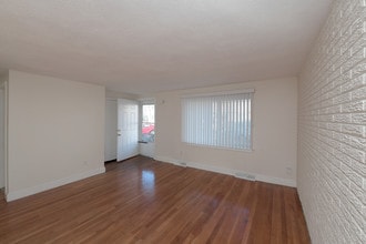 Chestnut Place Townhomes in Foxboro, MA - Foto de edificio - Interior Photo