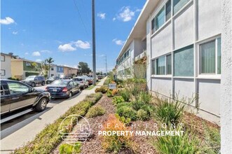 11819 Eucalyptus Ave. in Hawthorne, CA - Foto de edificio - Building Photo