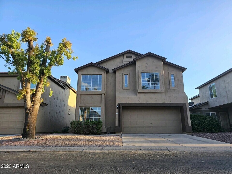 1811 S 39th St in Mesa, AZ - Building Photo