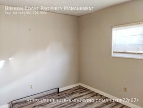 302 SE Neptune Ave in Lincoln City, OR - Building Photo - Building Photo