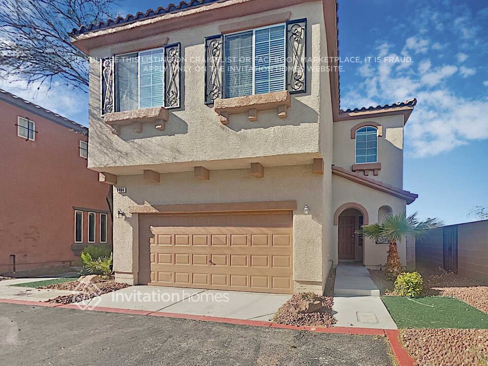 8904 Trickling Springs Ct in Las Vegas, NV - Foto de edificio